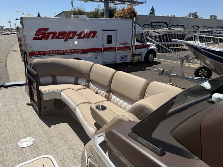 Bennington 25FT Q boat with spacious seating and cup holders.