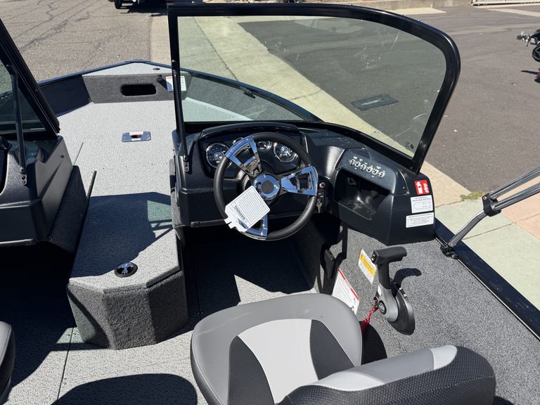Boat cockpit with steering wheel and controls in Lowe FM 1775 WT.