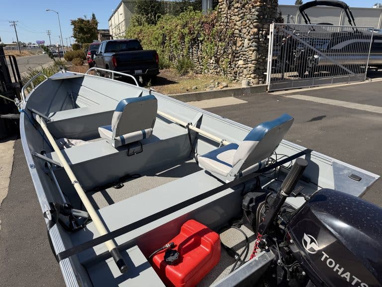 Klamath 15FT Advantage boat with outboard motor and seating.