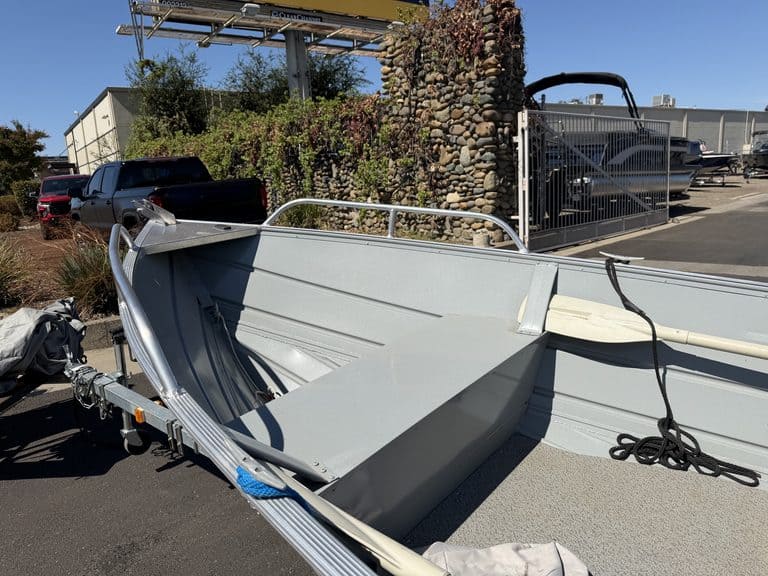 Klamath 15FT Advantage aluminum boat for fishing and recreation.