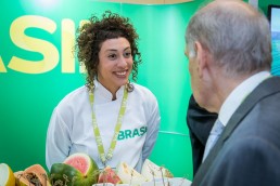 The fruit importer smiles while engaging her audience during an event for APEX Brasil in Brussels