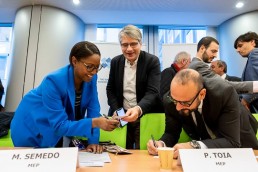 MEPs exchanging business cards during the Constitutive meeting of the Social Economy Intergroup