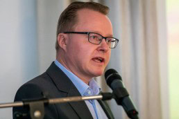 Jarmo Kauppinen moderating a session during the 2020 Brokerage Event for Innovation Agencies by EURADA