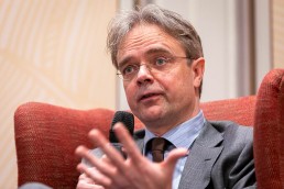 Closeup of a speaker moving his hand during the GC Summit Belgium 2020