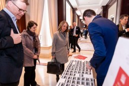 People registering at the beginning of the GC Summit Belgium 2020