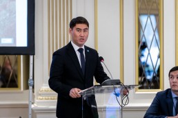 Chingiz Aidarbekov gives a presentation during the 9th meeting of the WGECC in Brussels