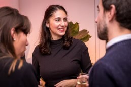 A woman smiles as she networks with other guests during the Netflix Belgium Walking Dinner