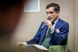 Álvaro Gómez Méndez, NRSO, speaking with a microphone during the 2019 EU Road Safety Exchange Conference in Brussels