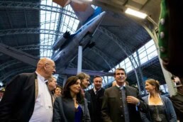 Wolfram Hatz and Eric Beißwenger with their partners at the entrance of the Royal Museum of Armed Forces in Brussels