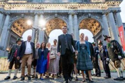 Wolfram Hatz and Eric Beißwenger marching at the Parc du Cinquantenaire in Brussels going to the Oktoberfest Brussels 2025