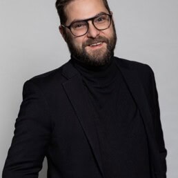 Portrait of a man wearing glasses and dark clothes for Berquin Notarissen in Brussels