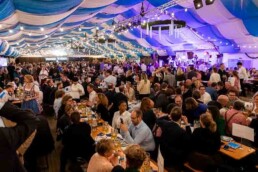 A wide overview of the main tent during the Brussels Oktoberfest 2025