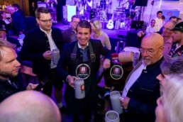 Eric Beißwenger celebrating with beer with guests during the Brussels Oktoberfest 2025