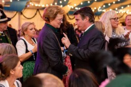 Eric Beißwenger talking to a guest during the Brussels Oktoberfest 2025