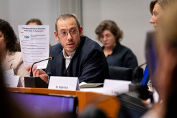 Frederic Destrebecq moderating a discussion panel during the 2025 Epilepsy and Rare Diseases Conference at the European Parliament in Brussels