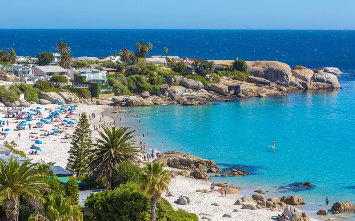 Camps Bay Beach Cape Town | Photo: leonardospencer via Getty