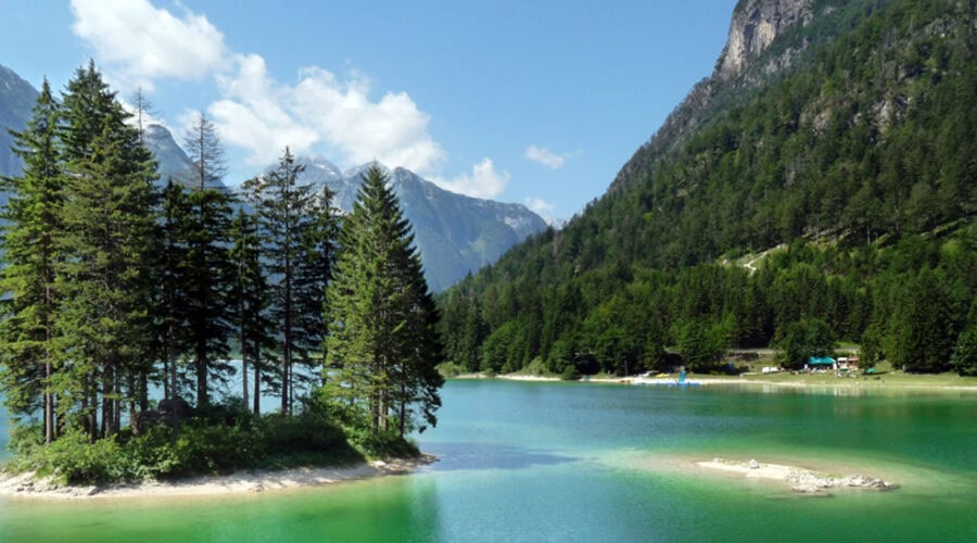 Lago del Predil con bambini: gita al fresco tra natura e montagne