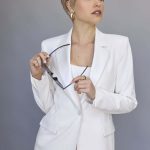 Elegant blonde short wig styled for a sophisticated look.