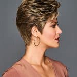 Short wavy wig for women with highlighted blonde and brown tones.
