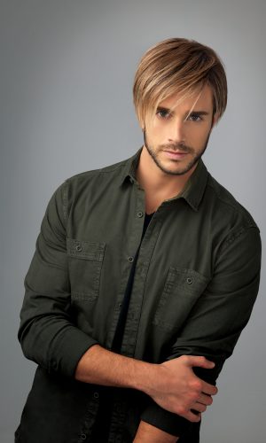 Men's short blonde wig with chiseled layered cut and side-swept bangs.