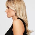 Blonde wavy wig styled for women, perfect for elegant looks.
