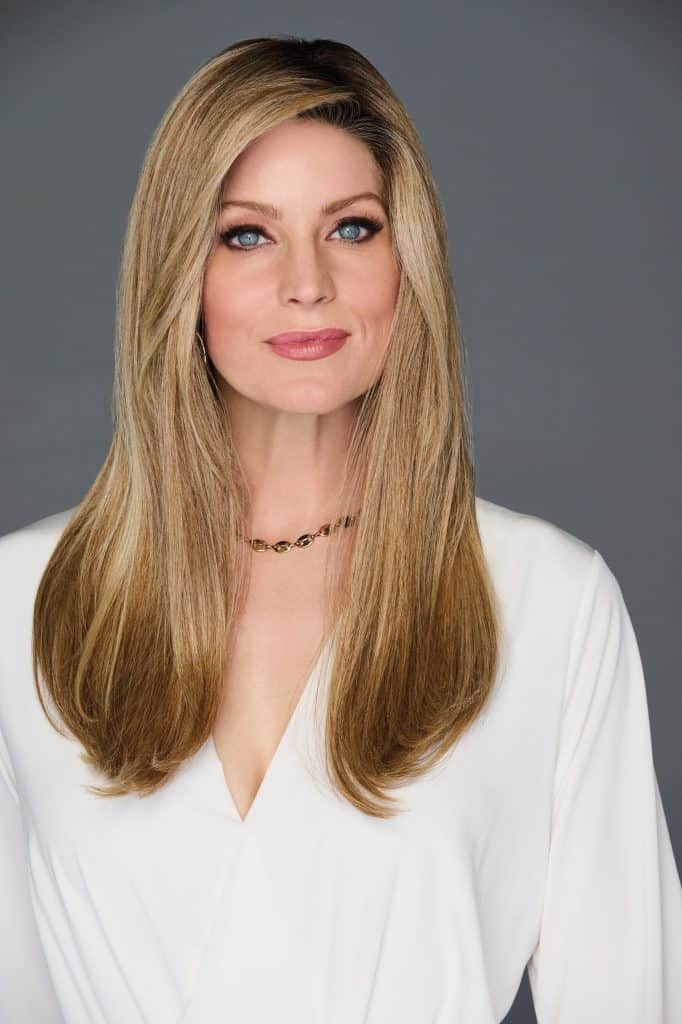 Long blonde wavy wig styled for women, natural look, high-quality synthetic fibers.