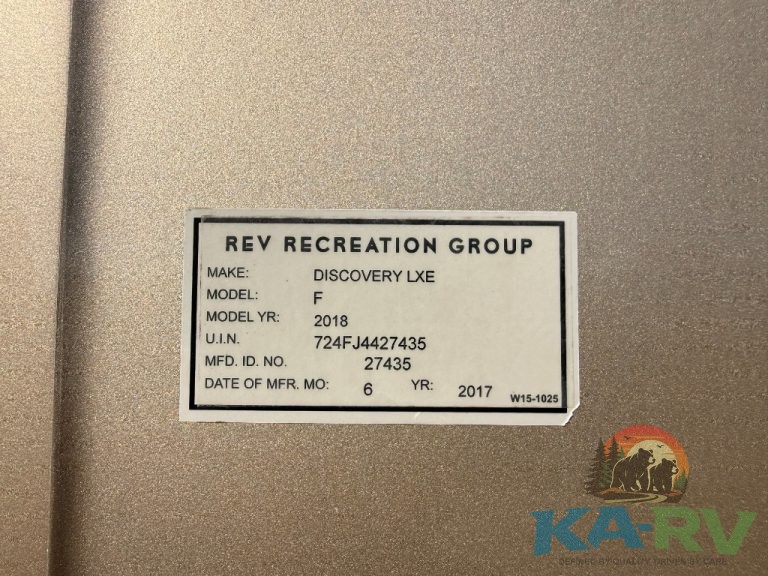Recreation vehicle identification label for 2018 Fleetwood Discovery 39F model.