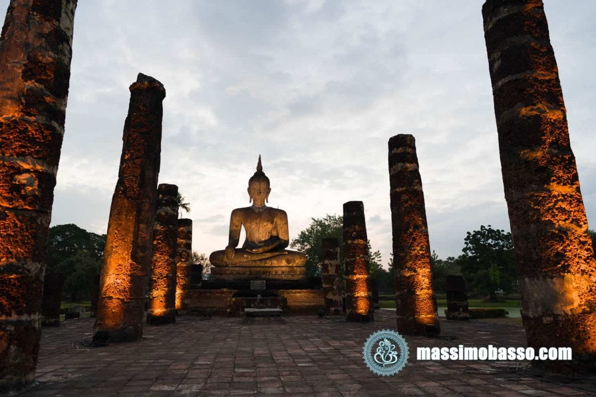 Prove delle luci per la festa di Loi Krathong a Sukhothai