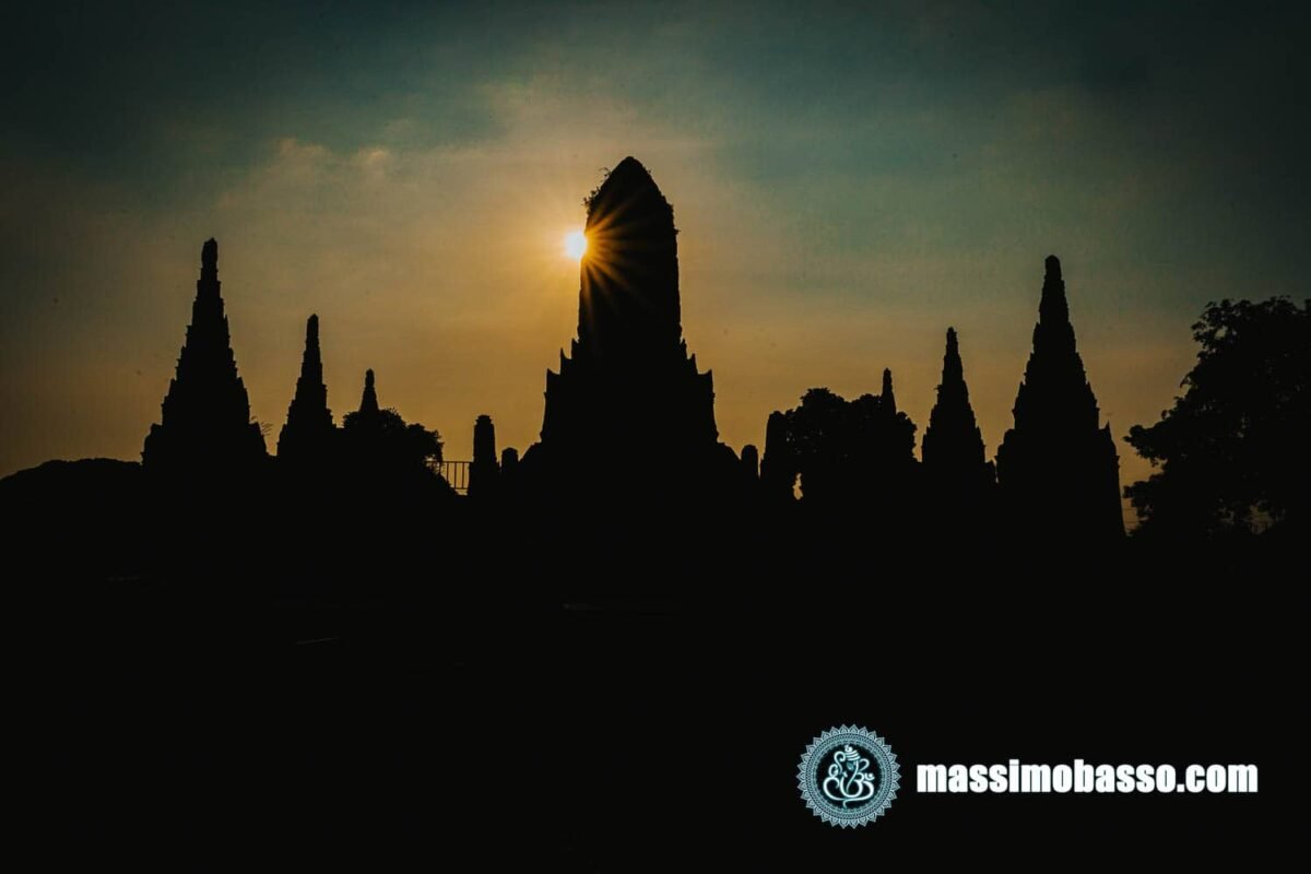 Tramonto a Wat Chaiwatthanaram ad Ayutthaya