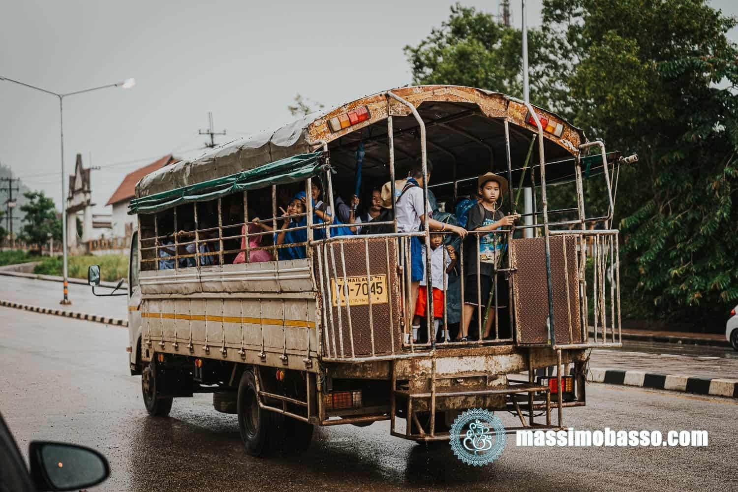 Songthaew Spostarsi In Thailandia