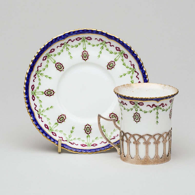 Coffee can and saucer