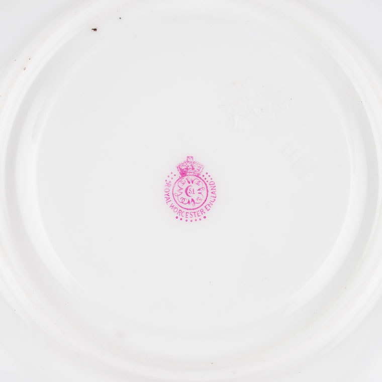 Coffee can and saucer