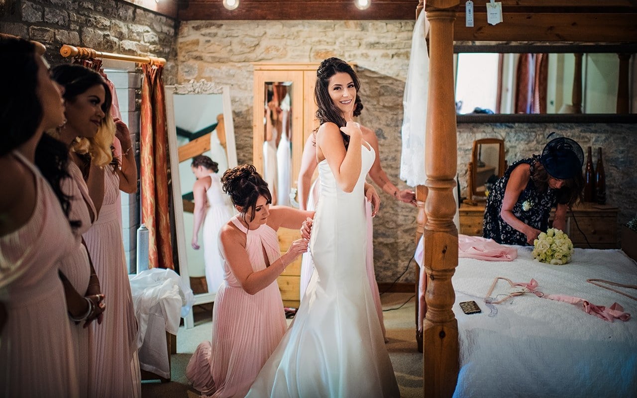 Kingston Country Courtyard bridal preparation photograph one thousand words