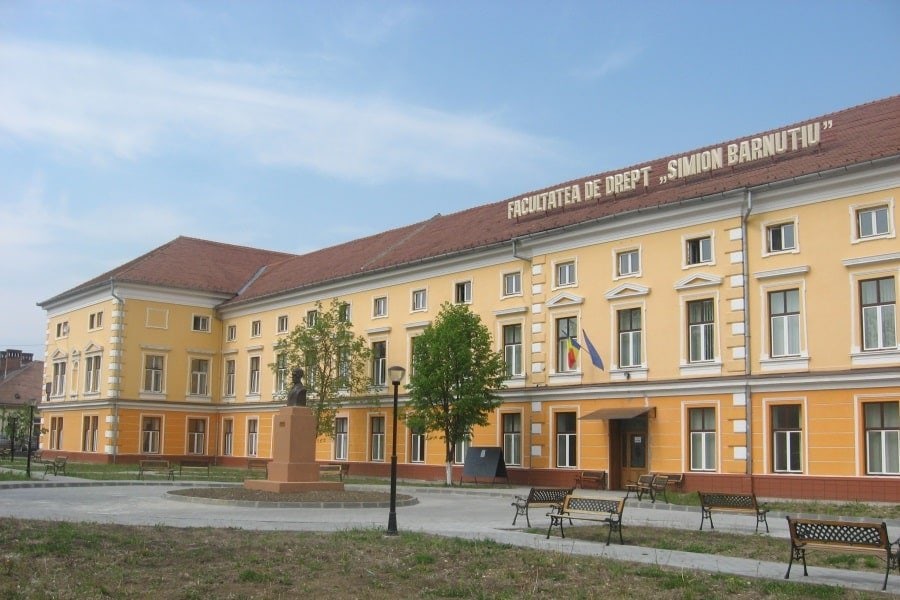 cladirea facultatii de drept