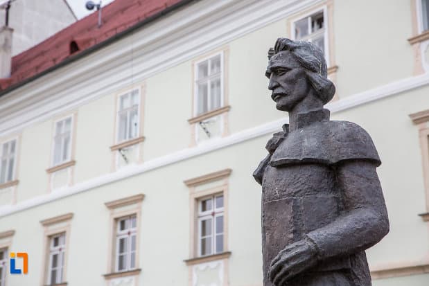 statuia lui gheorghe lazar din sibiu judetul sibiu fotografiata din lateral 1