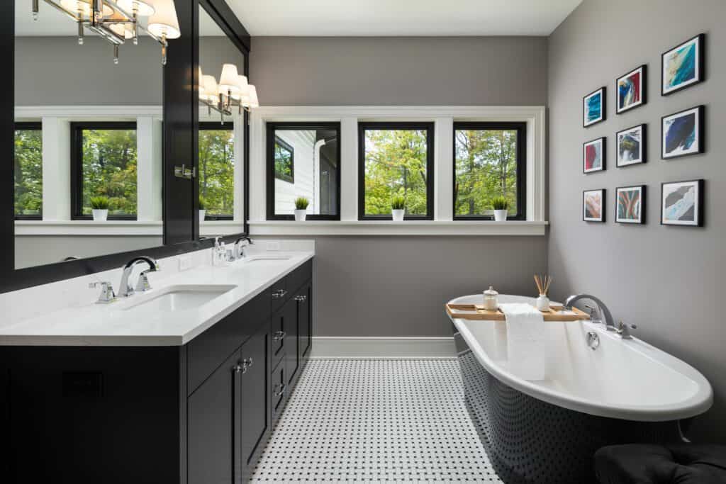 Modern Bathroom with Black and White Decor