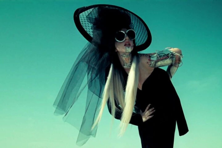 10 Ridiculous Screen Grabs from Lady Gaga's Yoü and I Video