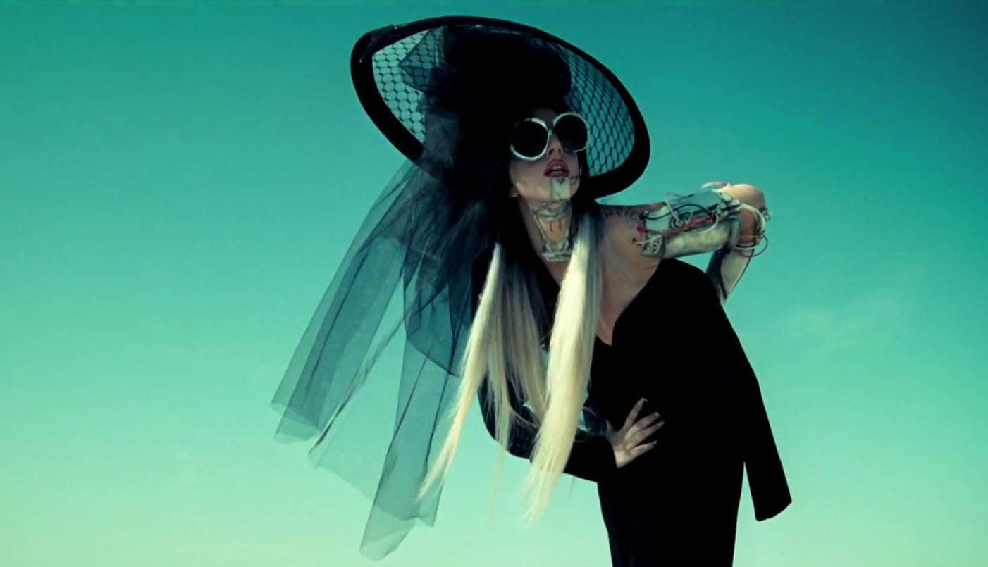10 Ridiculous Screen Grabs from Lady Gaga's Yoü and I Video