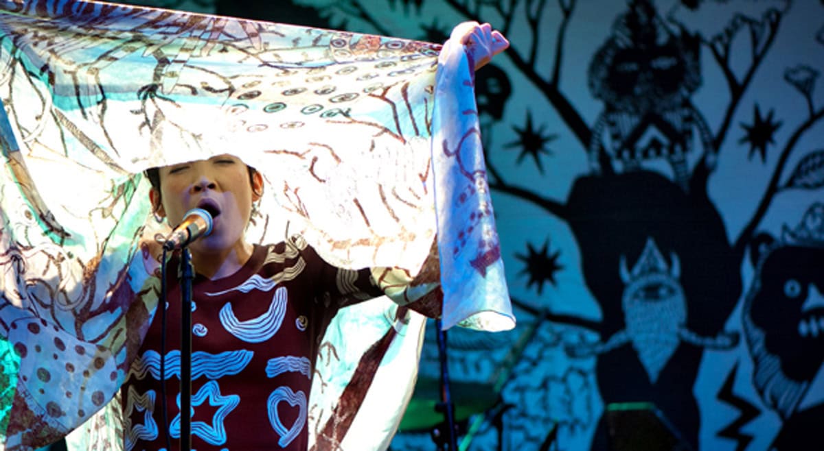 Little Dragon (New York, NY - January 21, 2011)