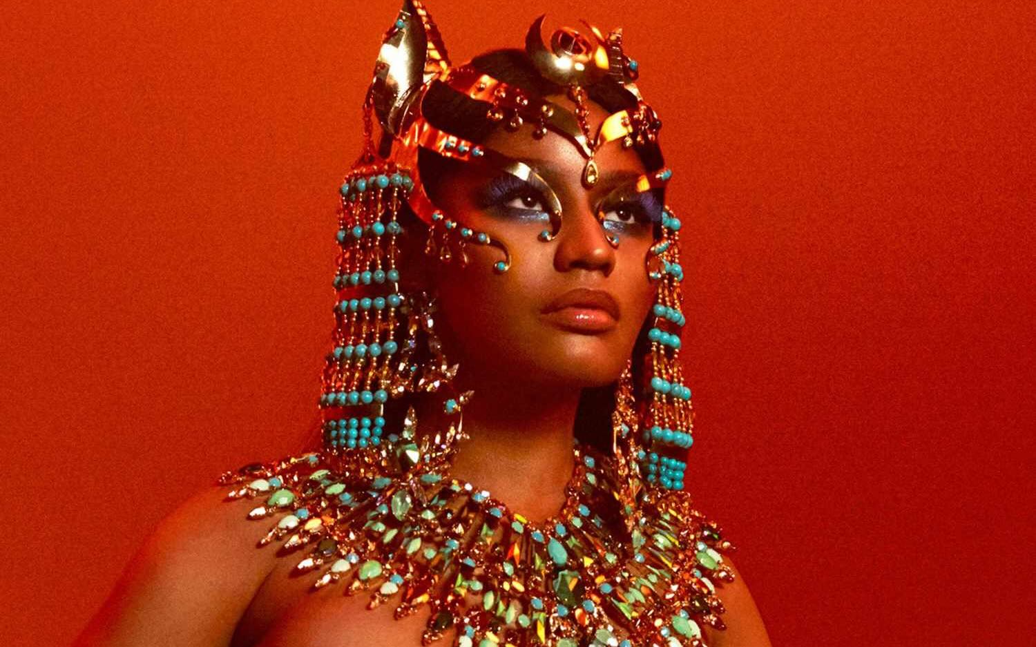 Nick Minaj, Queen