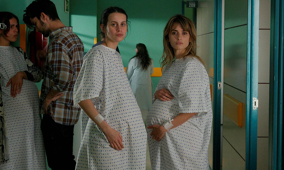 Parallel Mothers