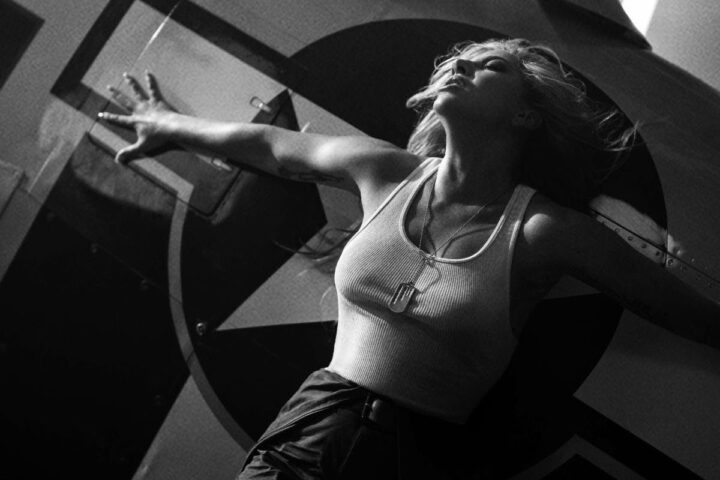 Lady Gaga, Hold My Hand