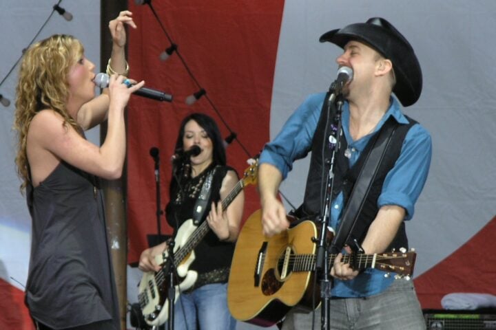 Single Review: Sugarland featuring Little Big Town & Jake Owen’s “Life in a Northern Town”