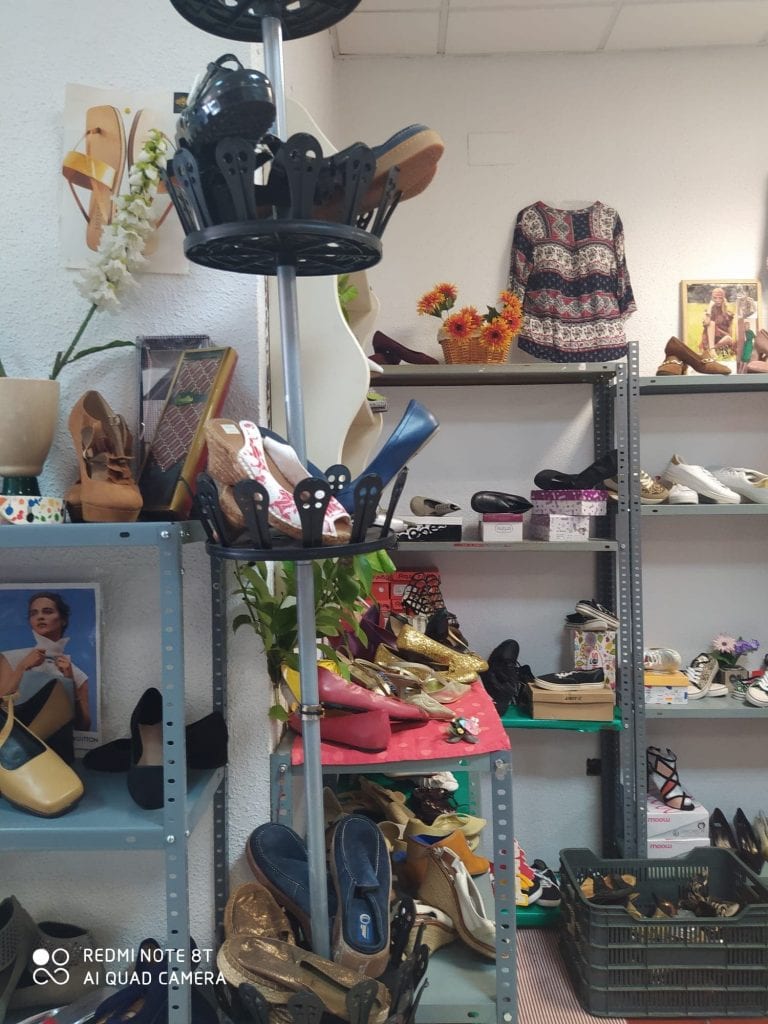 Mercadillo-Ropa-BazarLibros-y-Artesanías-10-768x1024 