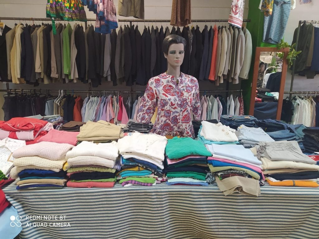 Mercadillo-Ropa-BazarLibros-y-Artesanías-11-1024x768 