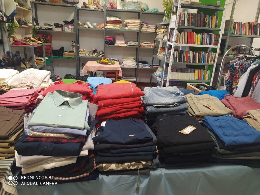 Mercadillo-Ropa-BazarLibros-y-Artesanías-19-1024x768 
