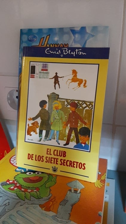 Mercadillo-Ropa-BazarLibros-y-Artesanías-25 