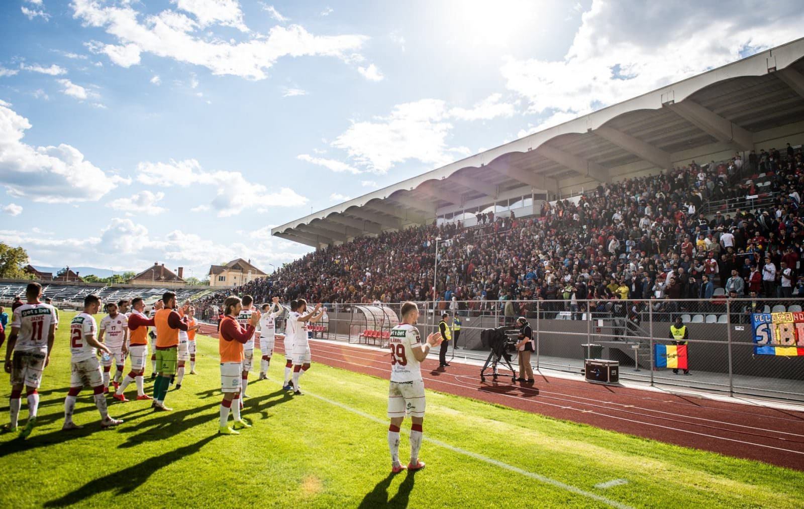 FOTO Barajul pentru liga 1 - Mesaje de încurajare pentru FC Hermannstadt în  centrul Sibiului