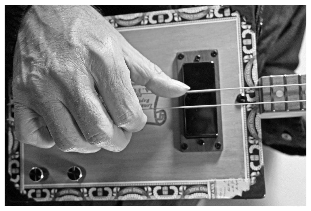 2-string cigar box guitar-Thumb