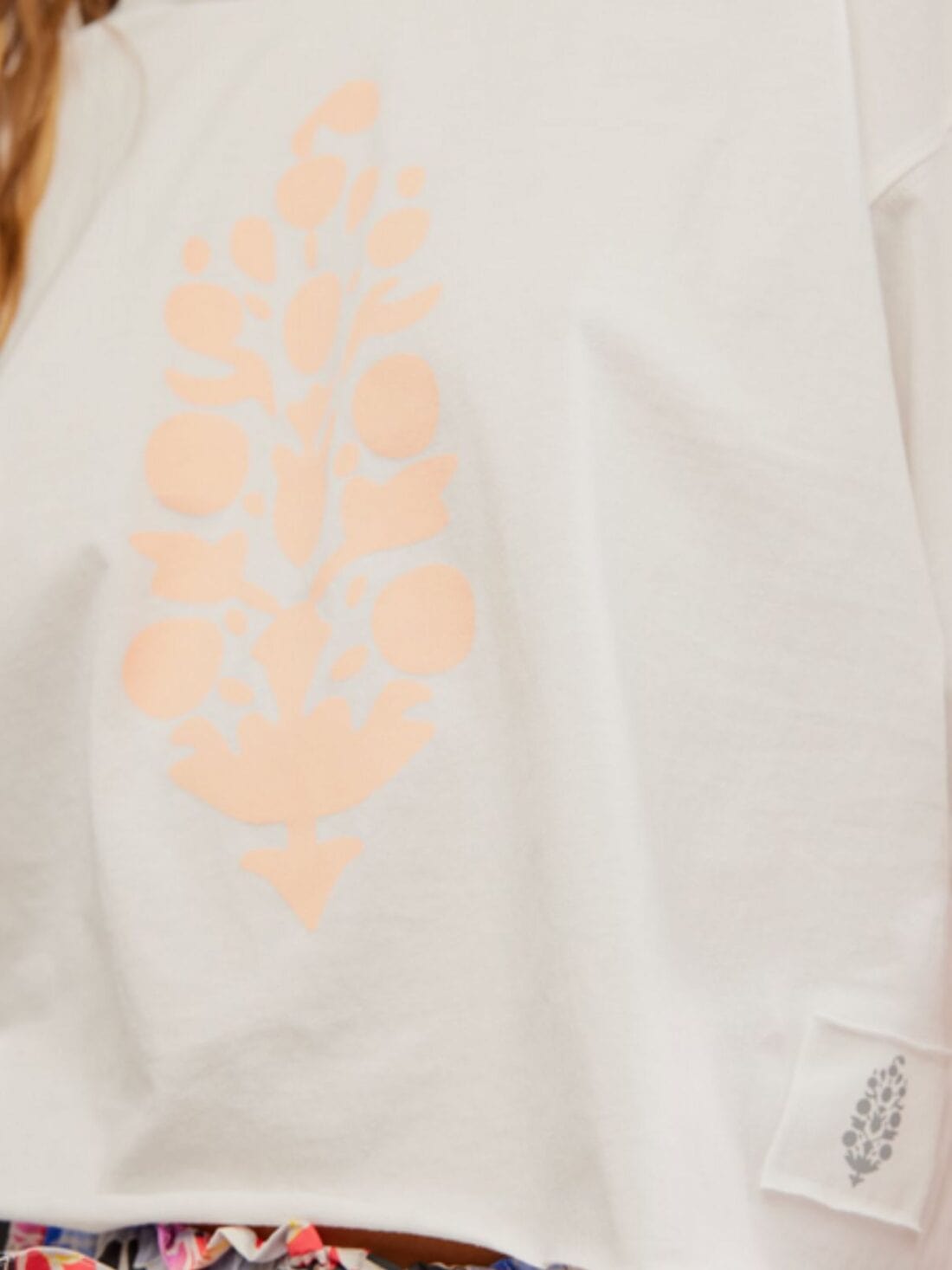 free people inspire tee logo in white/pastel peach